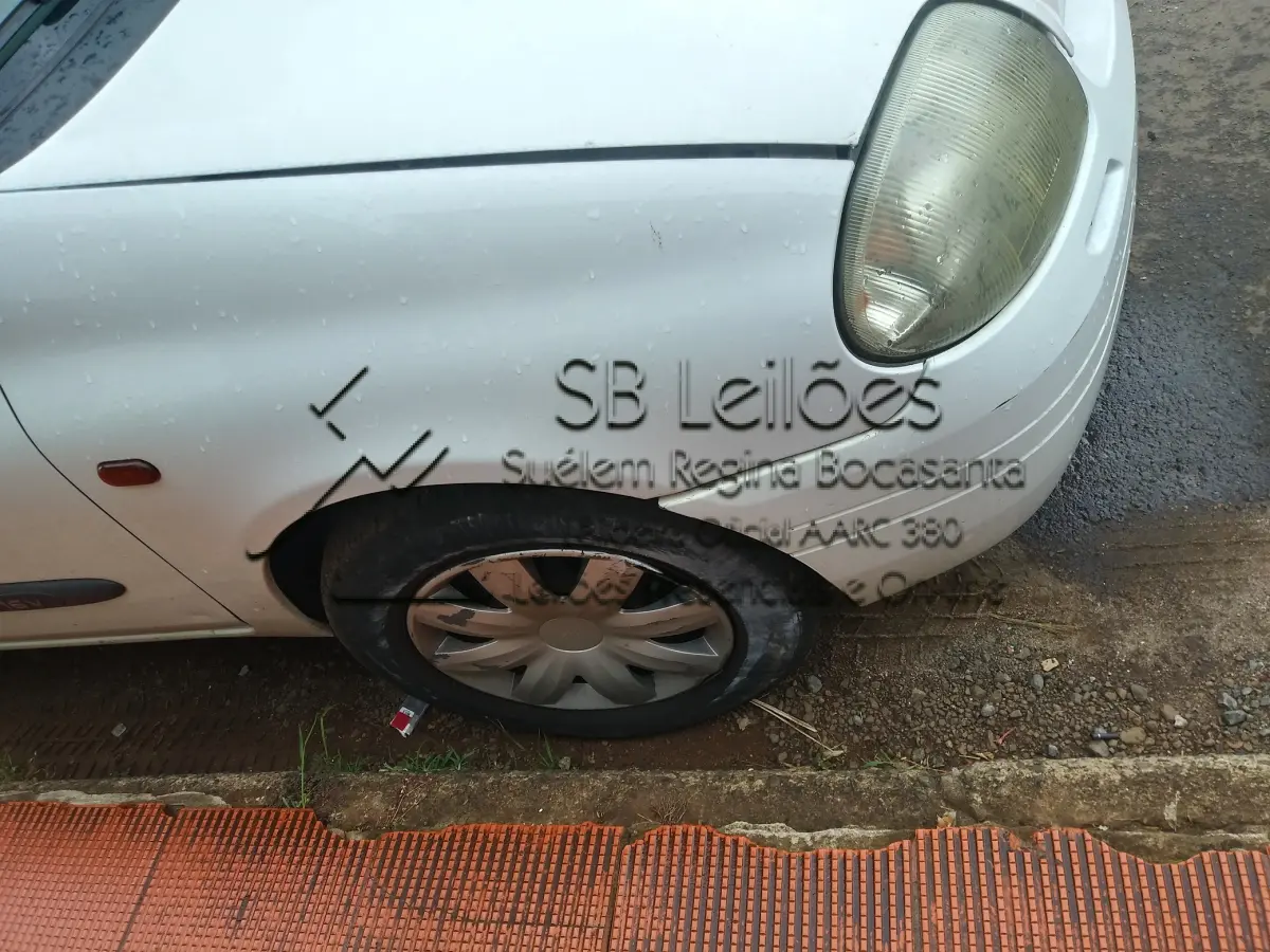 LOTE 000 - Veículo Renault Clio RN 1.0