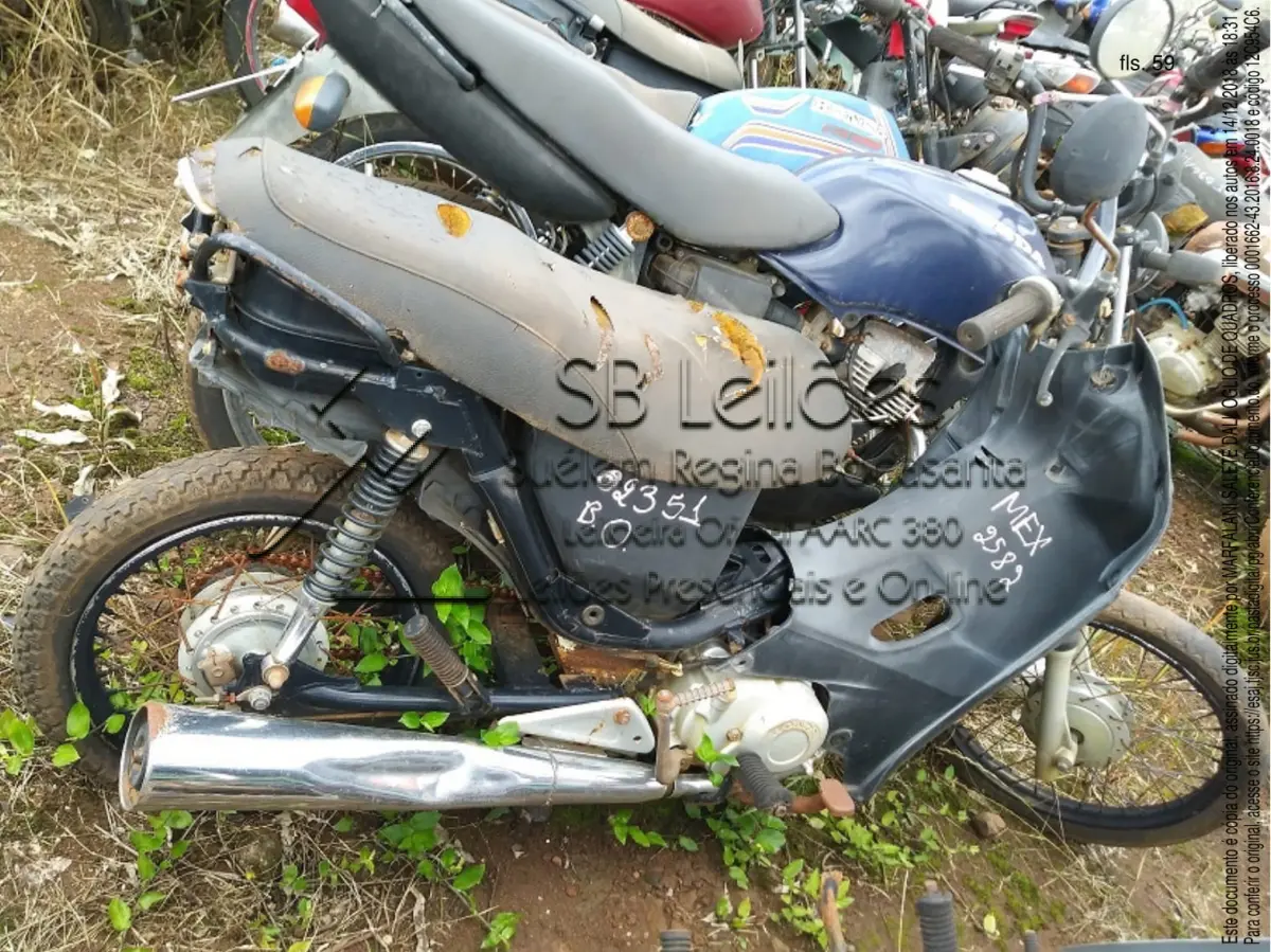 LOTE 004 - Sucata Motocicleta Honda C100 Biz ES