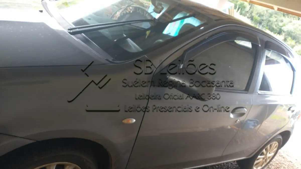 LOTE  - Toyota Etios HB XLS, Flex