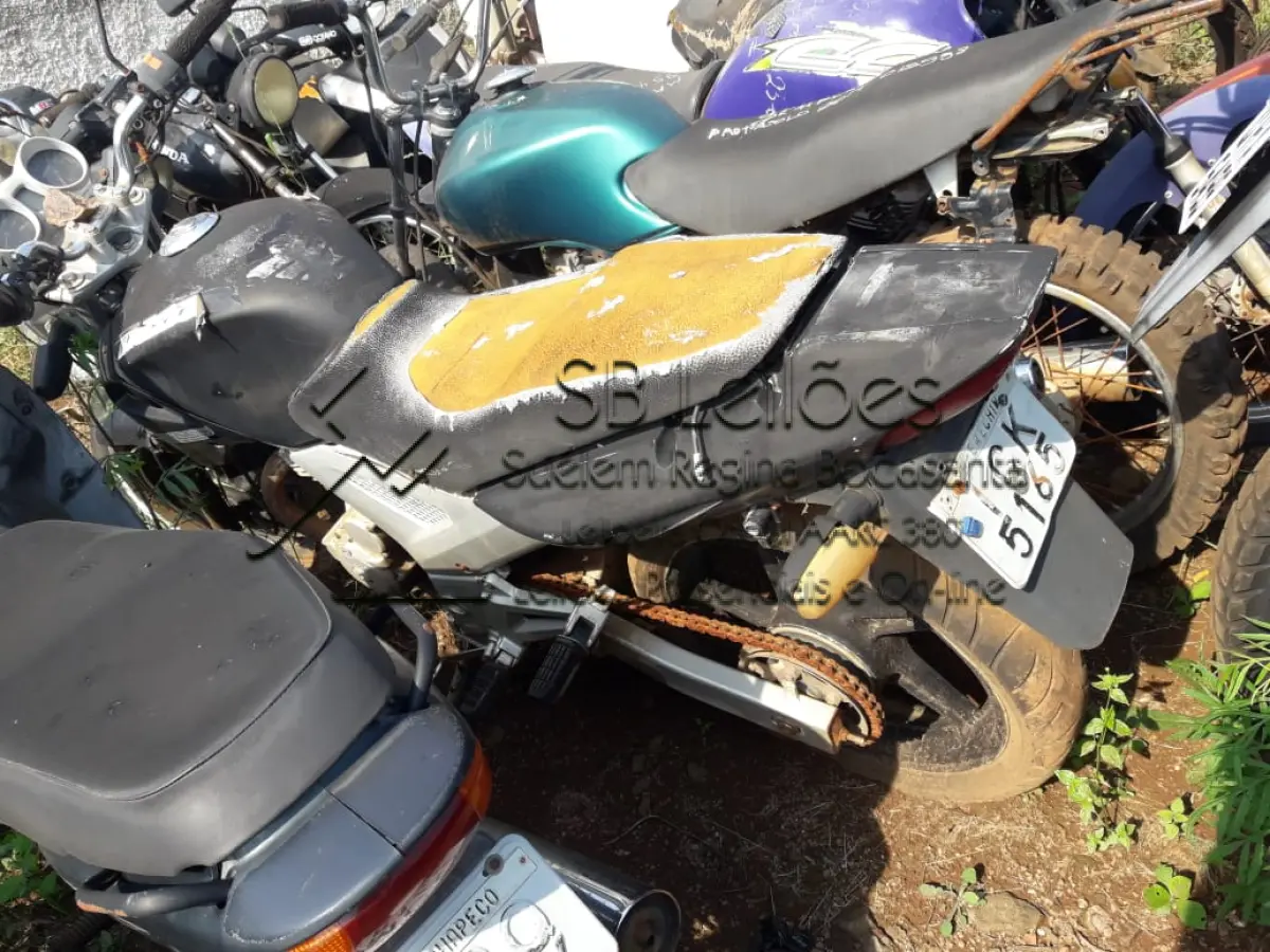 LOTE  - Sucata da motocicleta Honda Twister