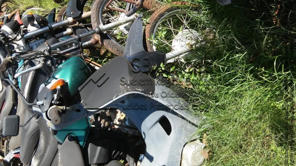 LOTE 006 - Sucata da Motocicleta Honda Biz C100