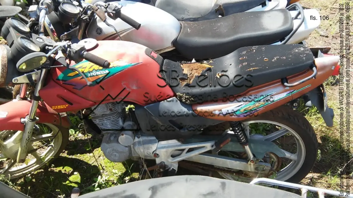 LOTE 005 - Sucata de Motocicleta Honda CBX 250, placa MAS 9618