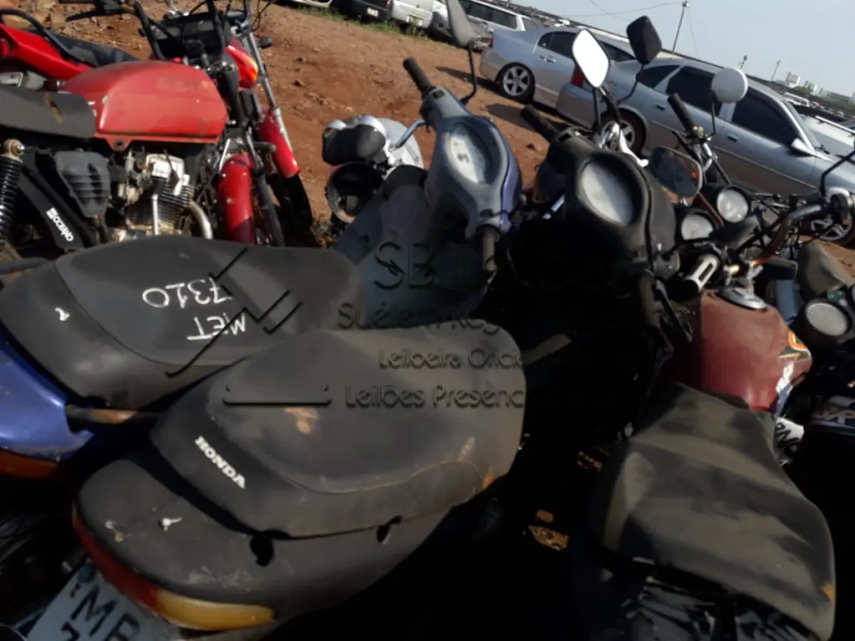 LOTE  - Sucata da motocicleta Honda Biz C 100