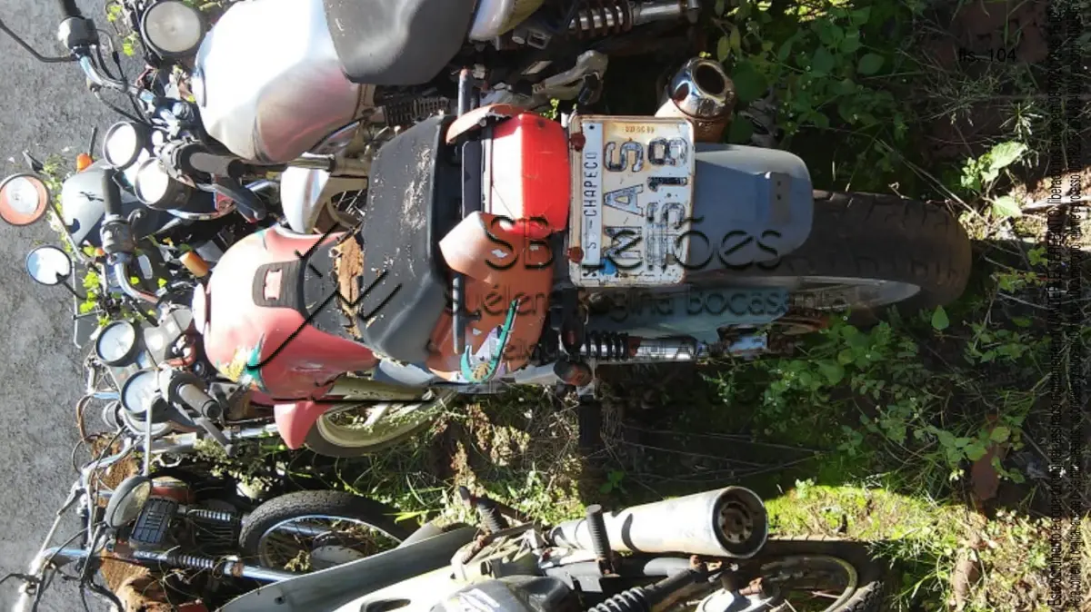 LOTE 005 - Sucata de Motocicleta Honda CBX 250, placa MAS 9618