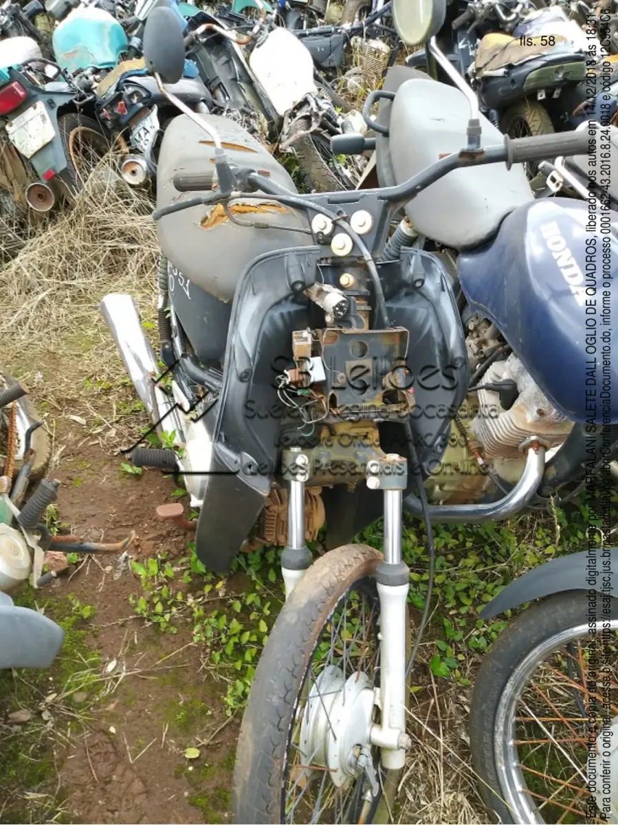 LOTE 004 - Sucata Motocicleta Honda C100 Biz ES