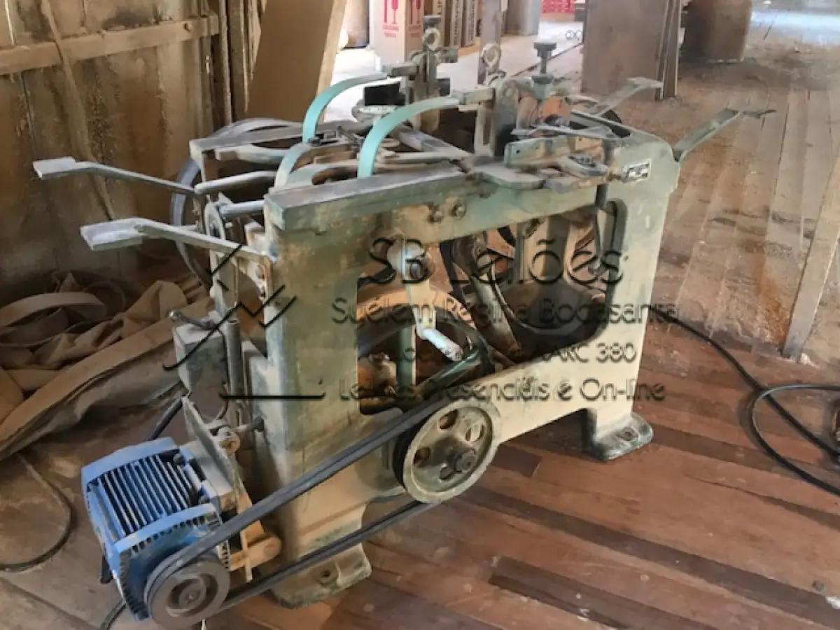 LOTE 001 - 01 (uma) furadeira de veneziana