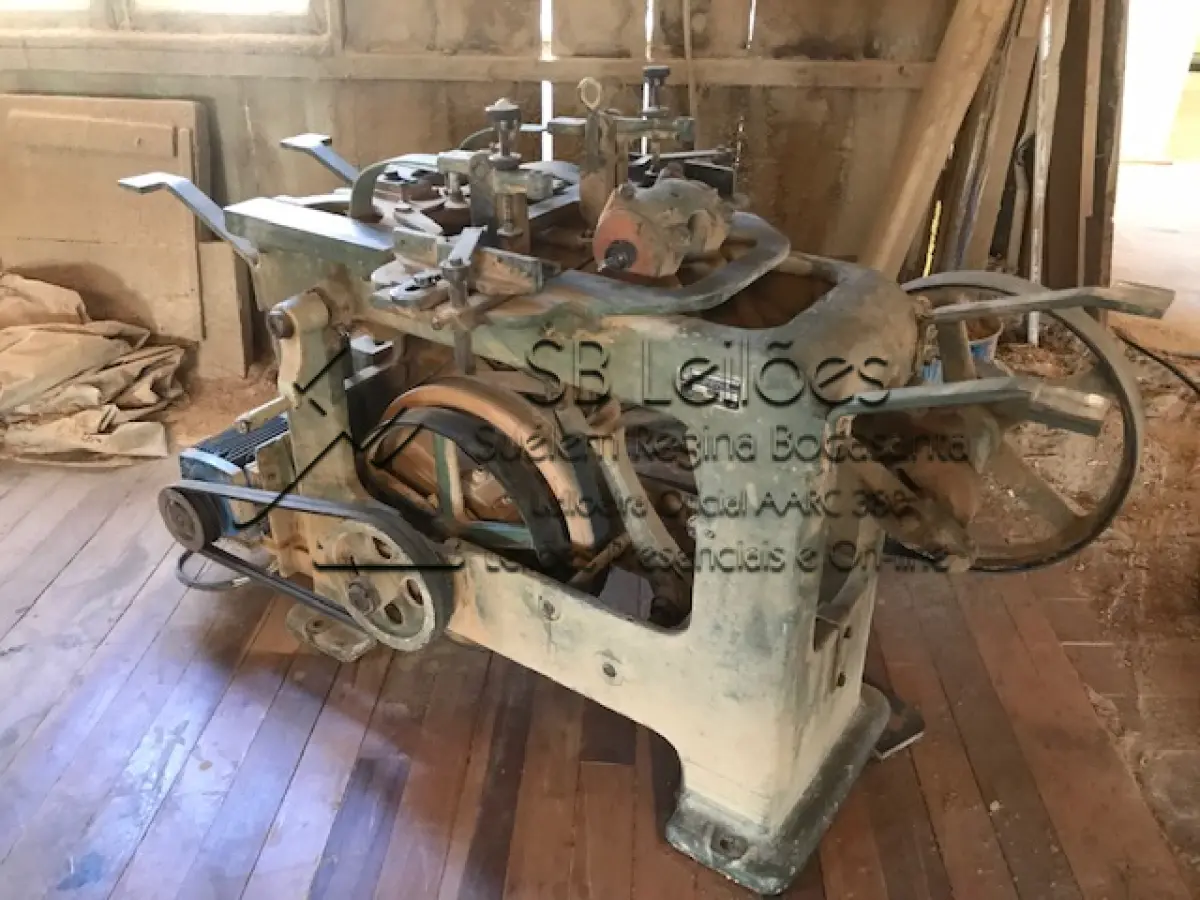 LOTE 001 - 01 (uma) furadeira de veneziana