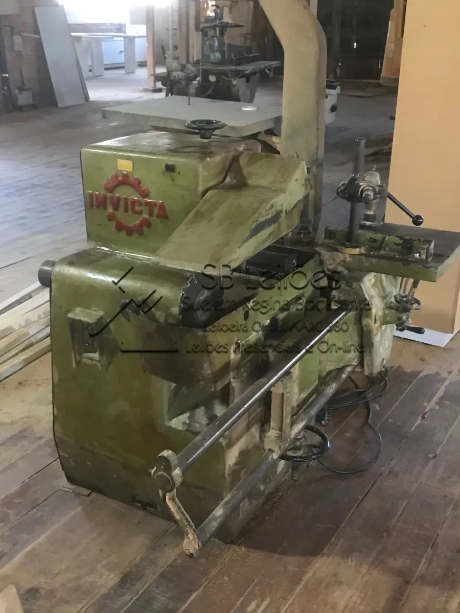 LOTE 014 - 01 (uma) respigadeira Invicta.