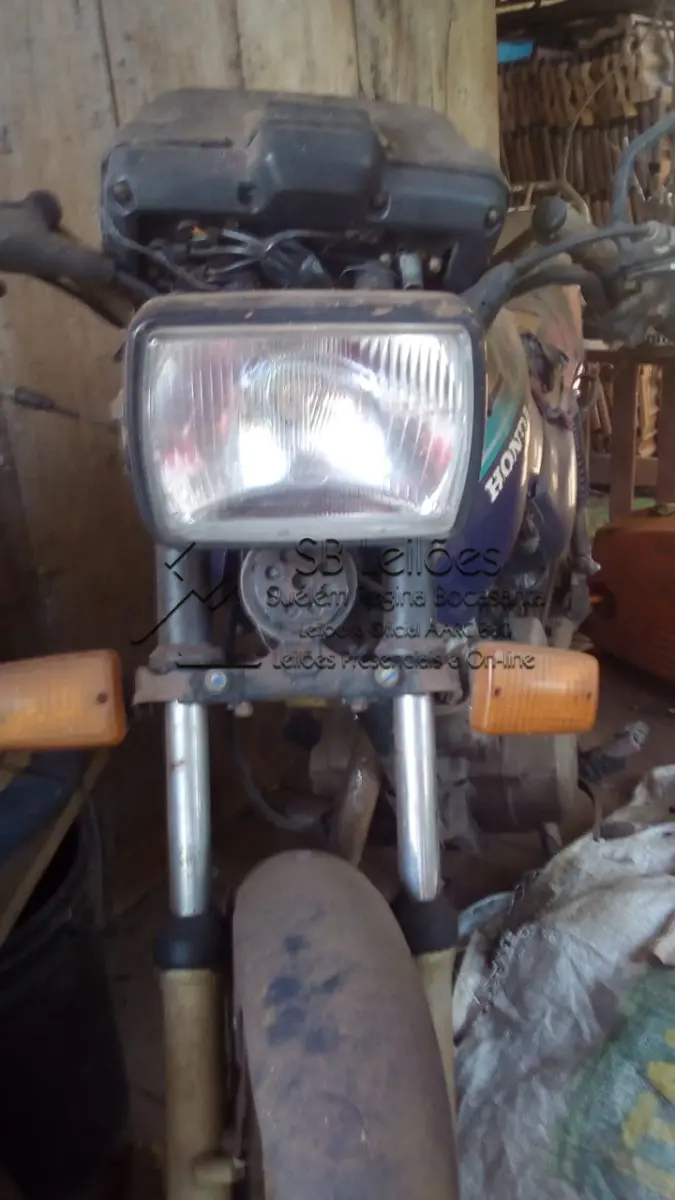 LOTE 001 - Motocicleta Honda CG Titan 125, placa LYQ 5113, ano 1997