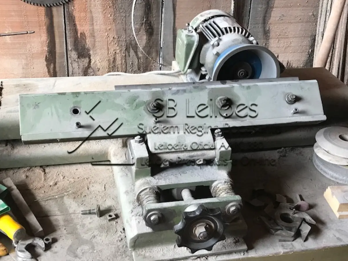 LOTE 017 - 01 (um) afiador de facas.