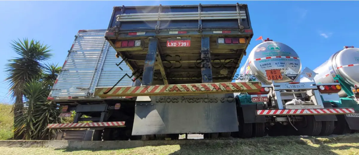 LOTE 001 - Caminhão Scania T112 ES 6X4 e Semi-reboque da carga seca, Guerra