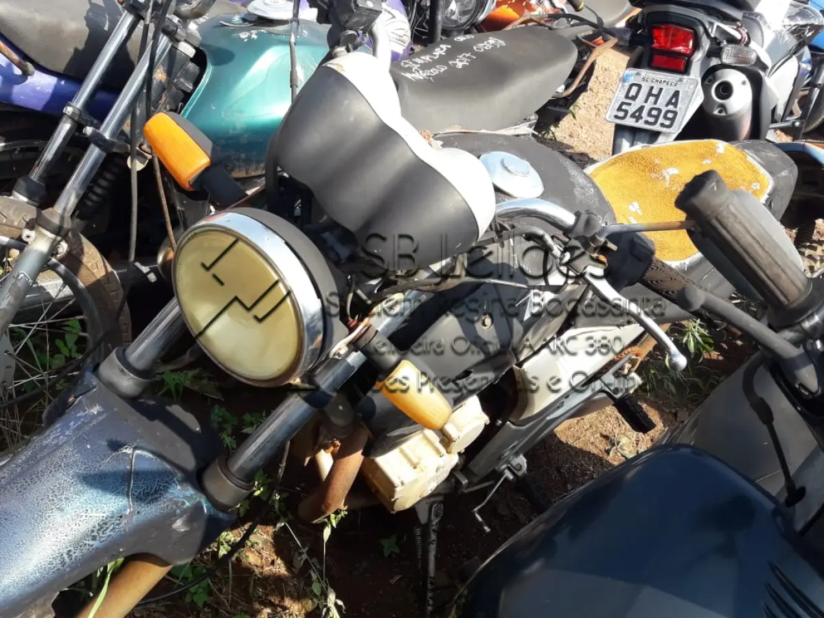 LOTE  - Sucata da motocicleta Honda Twister