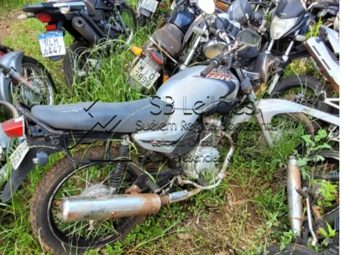 LOTE 001 - Sucata de motocicleta clonada Yamaha YBR