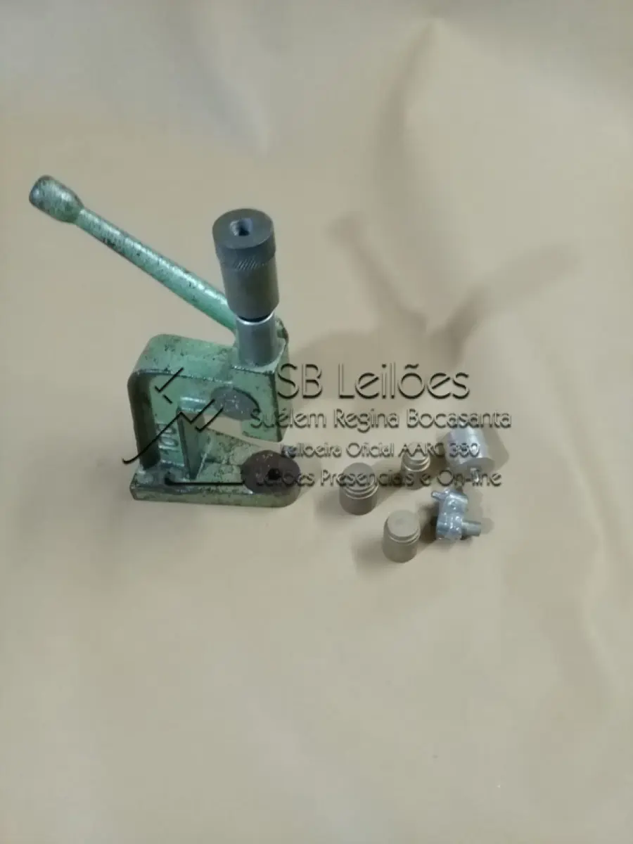 LOTE 009 - Balcin para forrar  botões com 5 matrizes