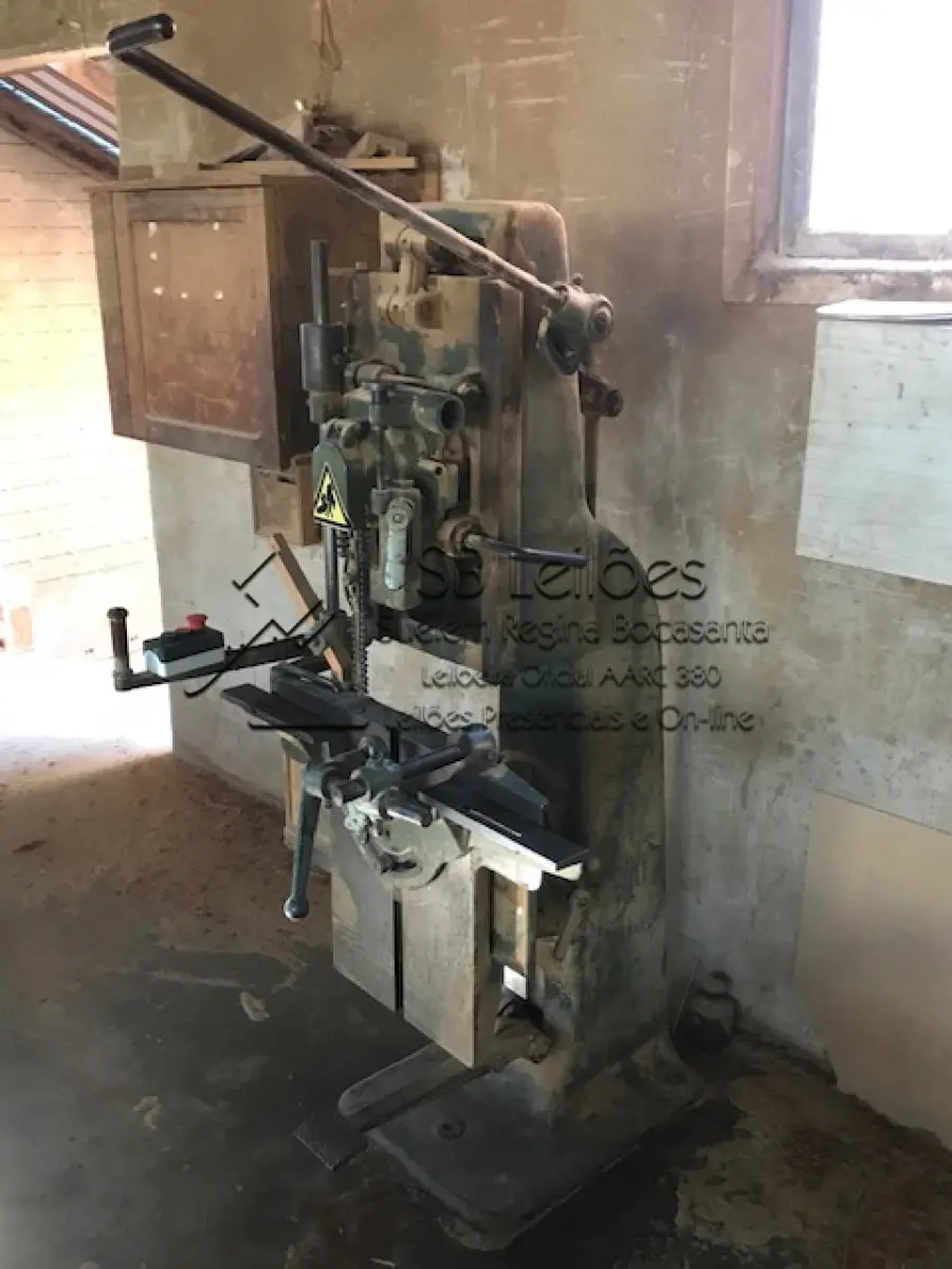 LOTE 002 - 01 (uma) furadeira de corrente, marca Raiman.