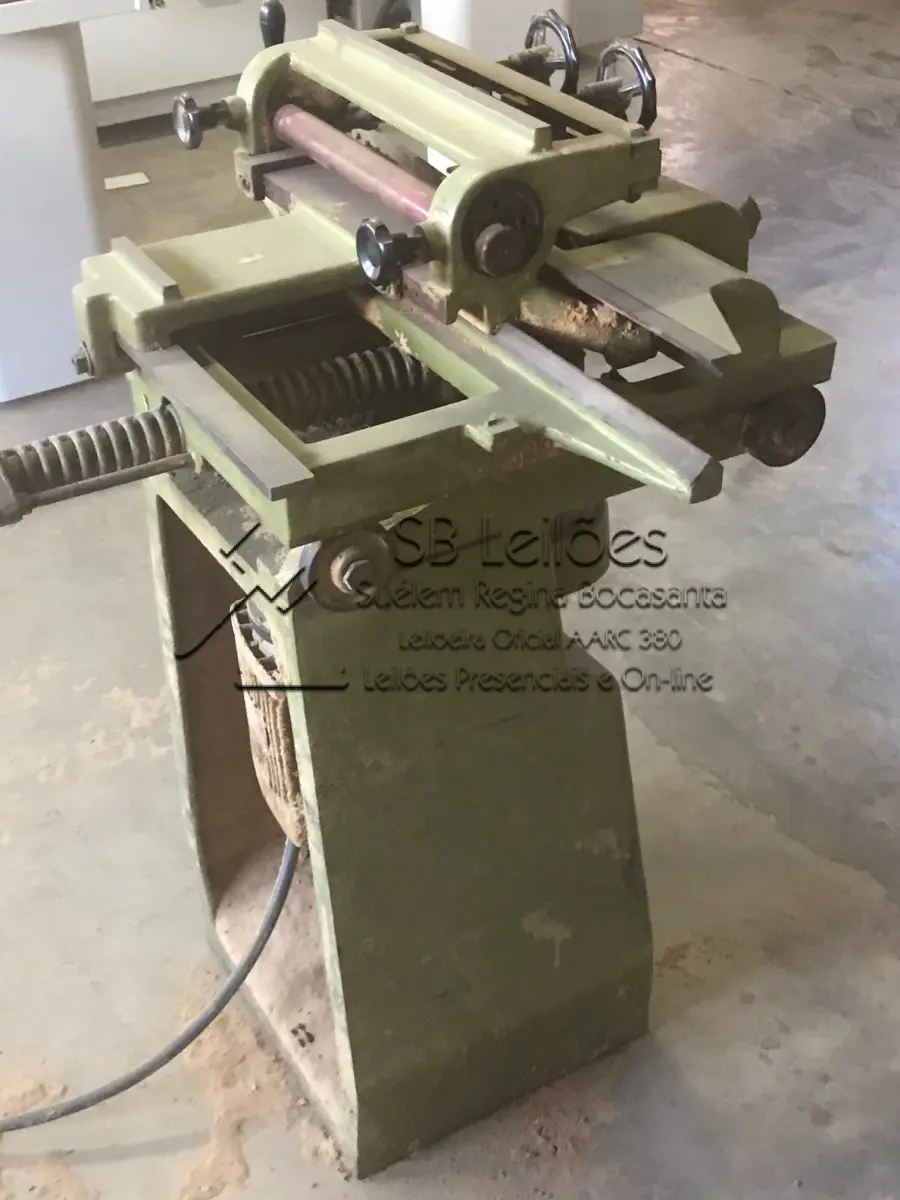 LOTE 016 - 01 (uma) malheteira Invicta.