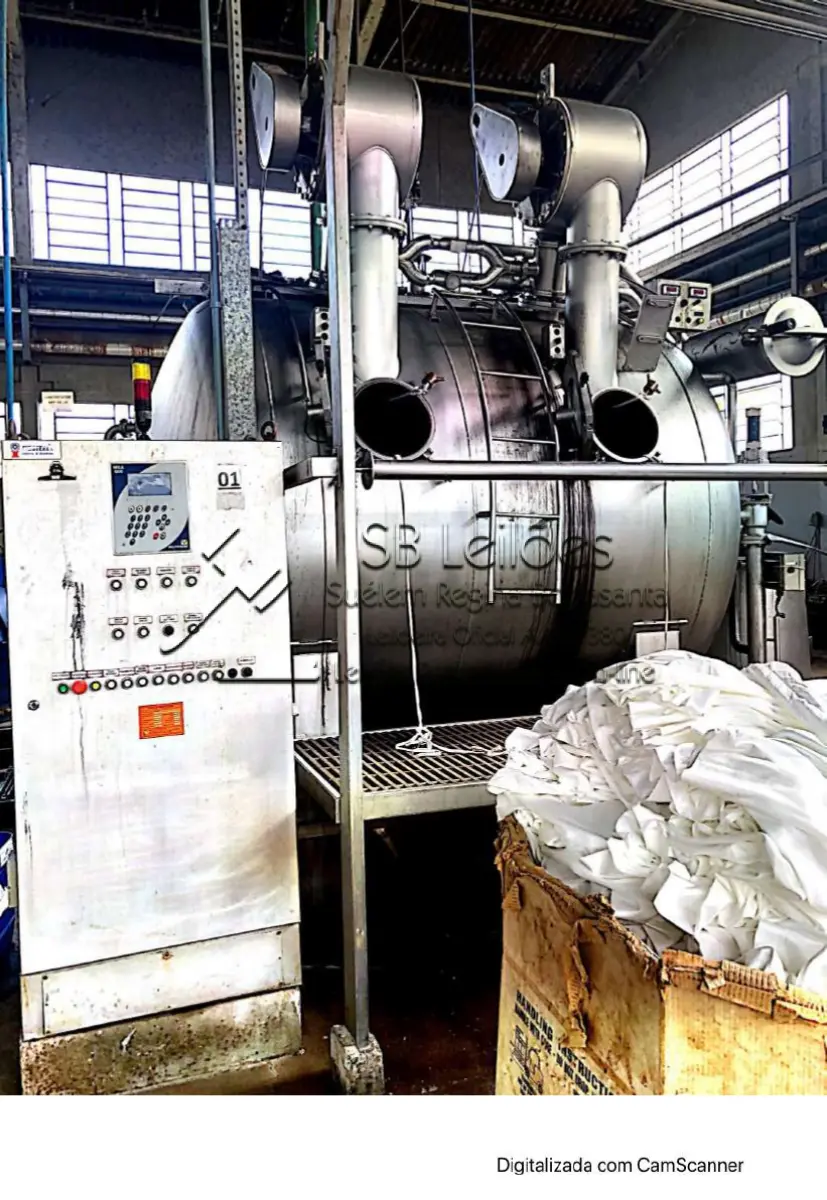 LOTE 005 - Uma máquina de tingir Indsteel, modelo HT01 – 957/00, sem número de série aparente, inox, com painel digital.