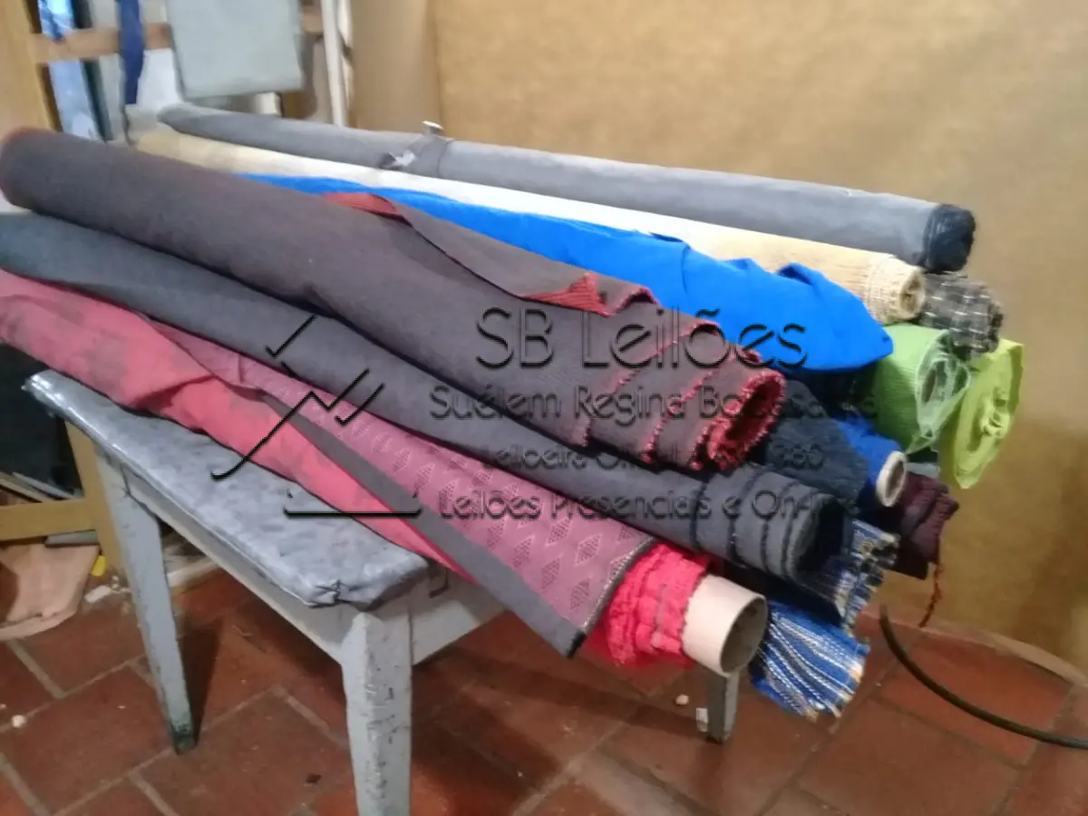 LOTE 013 - 75 metros de tecido para forrar sofás