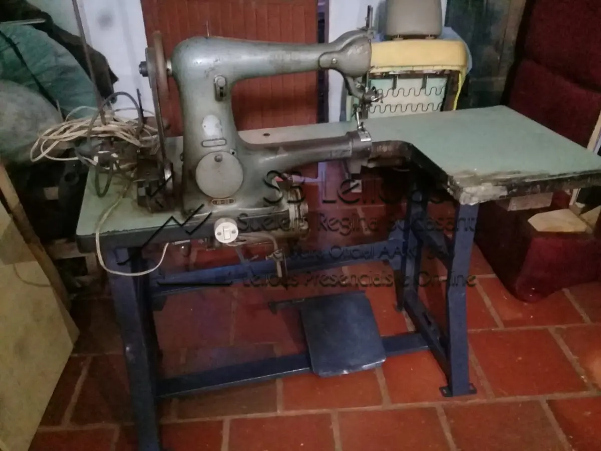 LOTE 002 - Máquina de costura