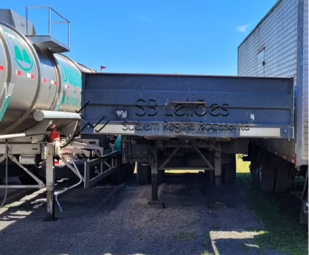 LOTE 001 - Caminhão Scania T112 ES 6X4 e Semi-reboque da carga seca, Guerra
