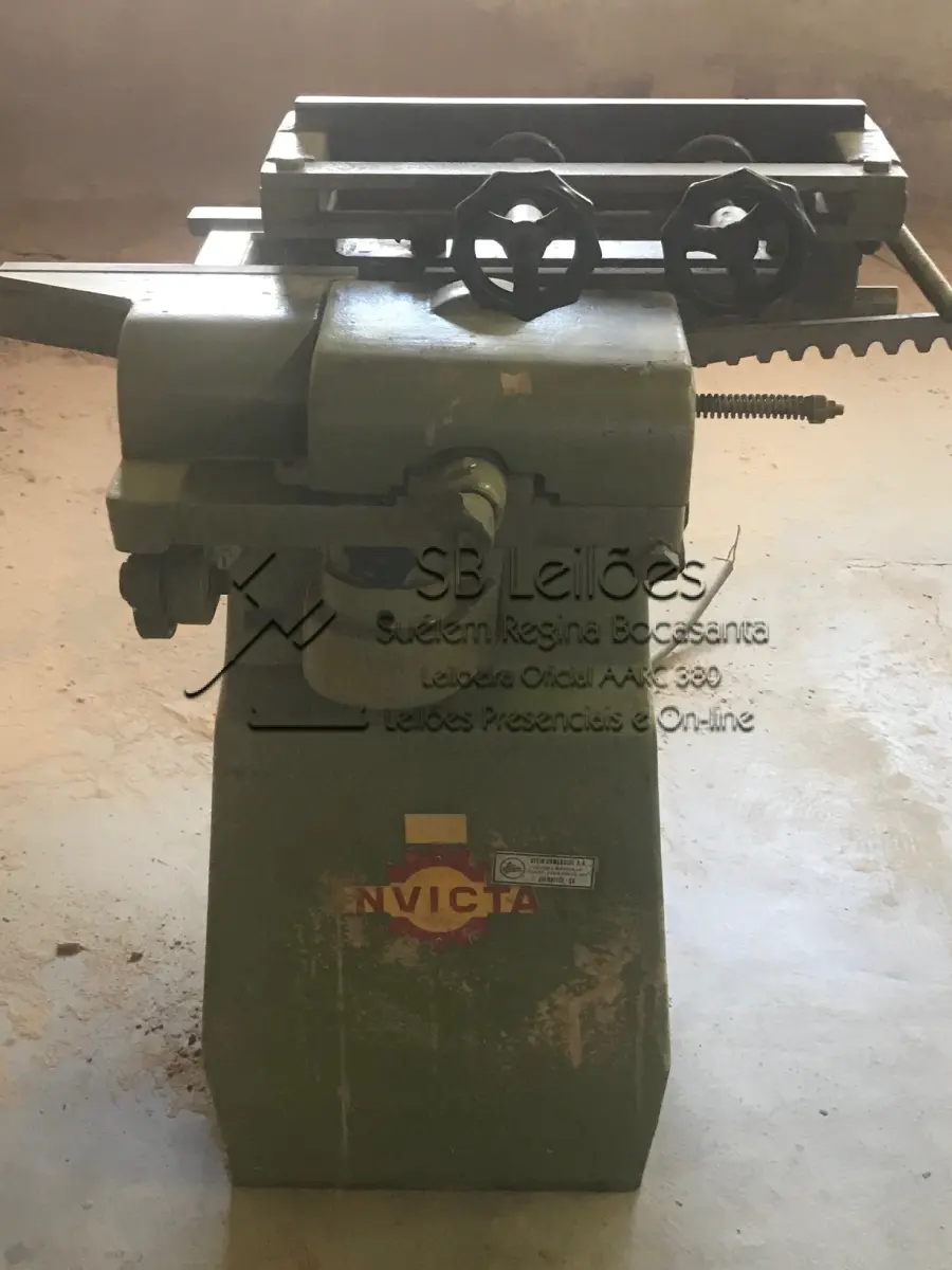 LOTE 016 - 01 (uma) malheteira Invicta.