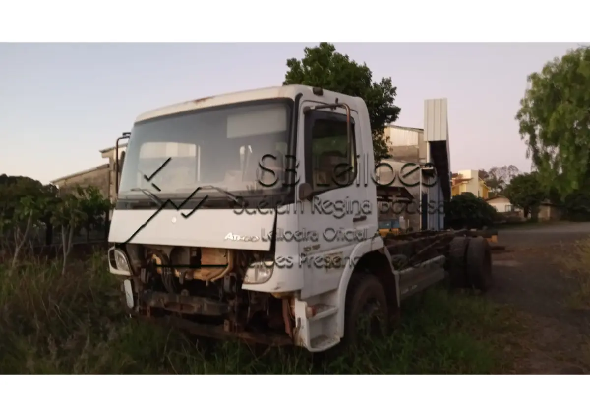 LOTE 001 - Caminhão Mercedes-Benz Atego 1518