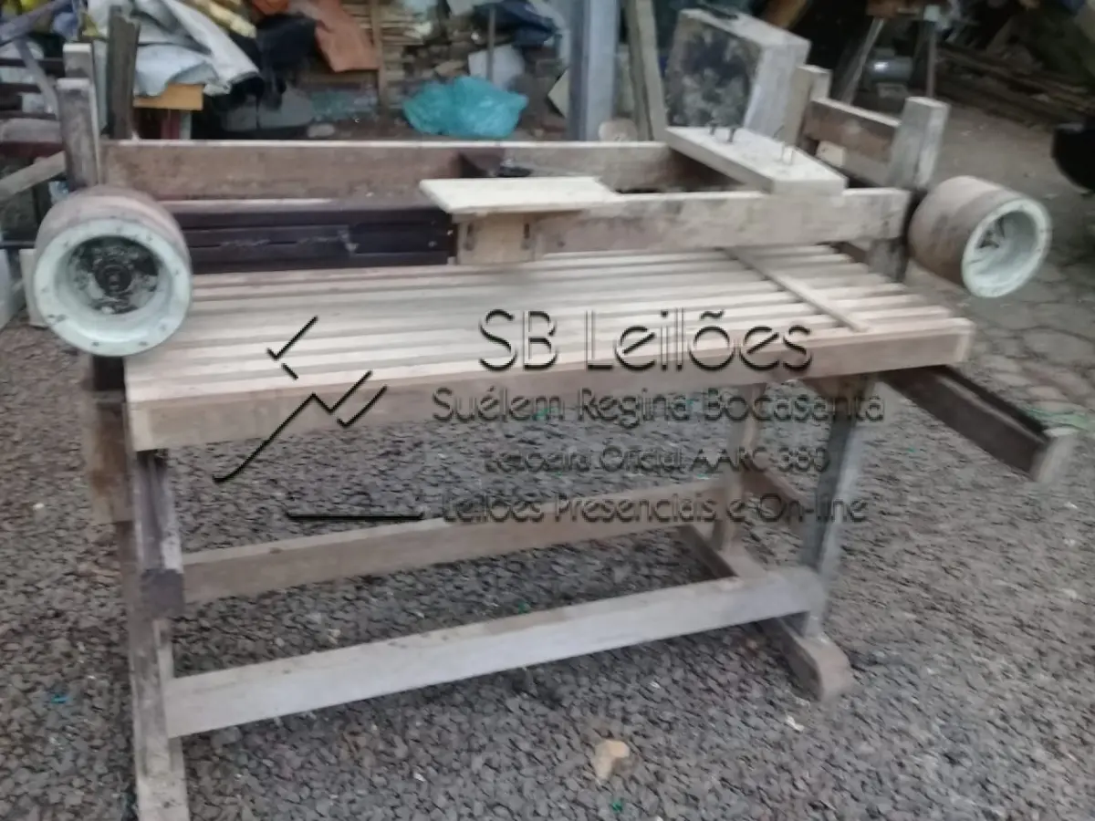 LOTE 006 - Máquina Lixadeira de esteira, 1,3 m, com motor