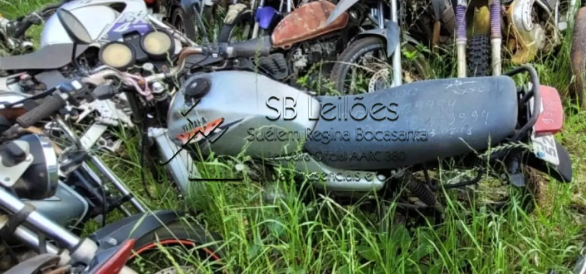 LOTE 001 - Sucata de motocicleta clonada Yamaha YBR
