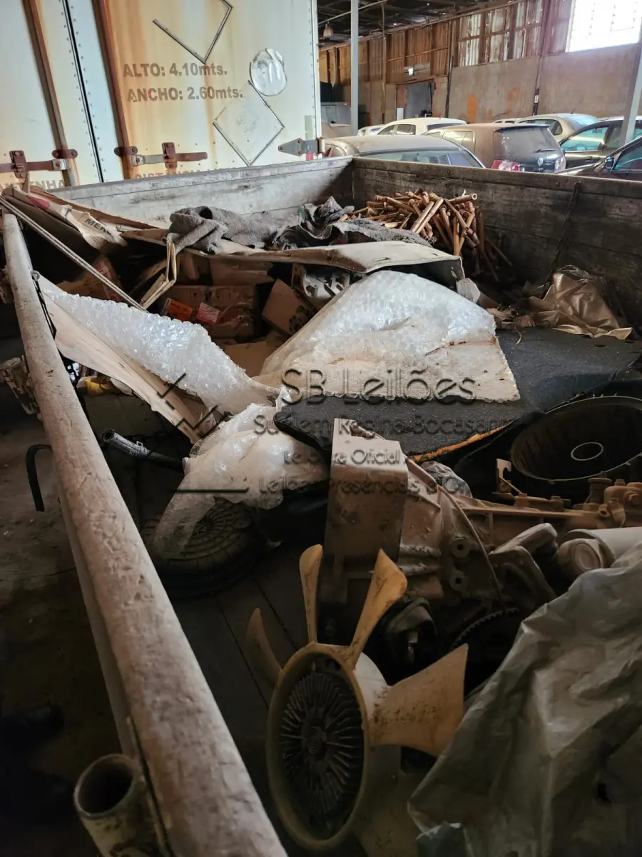 LOTE 000 - Sucata do veículo Caminhonete KIA K2700 DLX UB