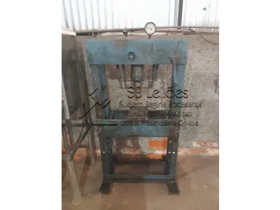 LOTE 000 - Prensa manual, com capacidade de 30toneladas